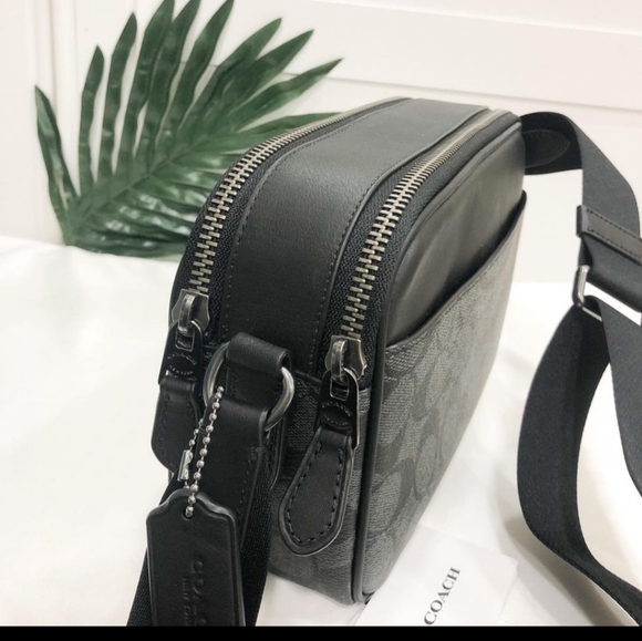 Coach Graham Crossbody In Signature Canvas in Gunmetal/Charcoal/Black - Picture 4 of 5